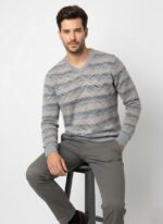 Men's Classic Argyle V-Neck Sweater